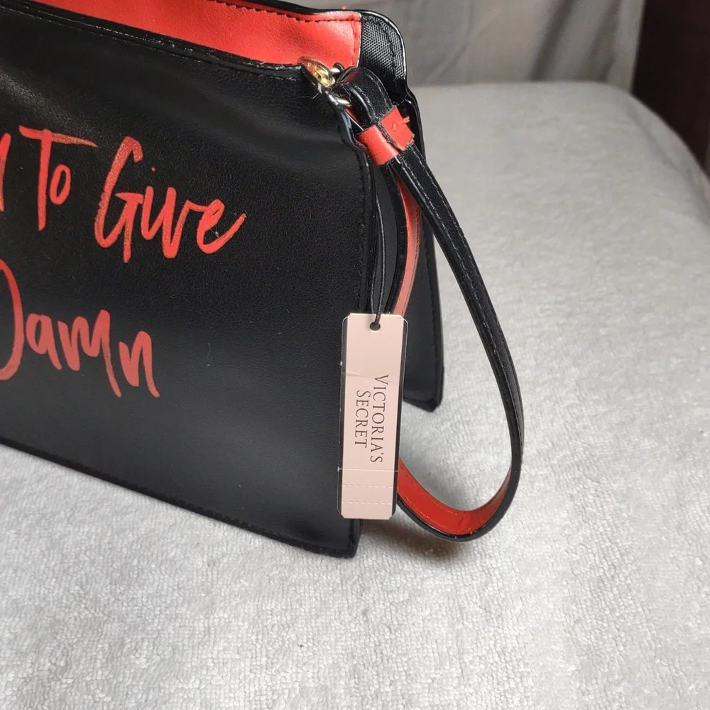 NWT Victoria's Secret Travel / Make-up Bag - Black & Red w/Wrist Strap - Picture 3 of 12